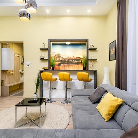 Downtown Deluxe-Two Bedroom Apartment With Sauna Будапешт Экстерьер фото